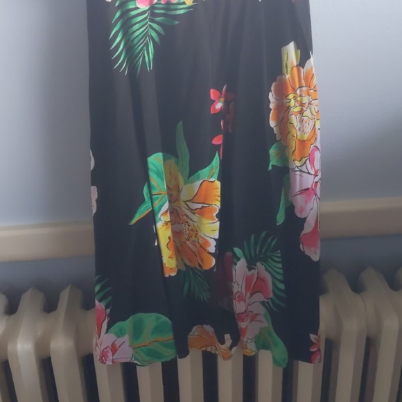 Old Navy black sundress - Picture 3 of 4
